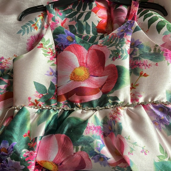 Hi-lo floral dress - Picture 3 of 5